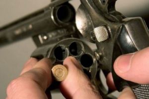 Parenting moldovenesc: a jucat ruleta rusească împreună cu copiii şi s-a împuşcat în cap 