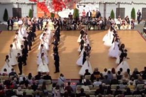 Balul majoratului după tradiţia austro-ungară, la Liceul Unitarian János Zsigmond din Cluj - VIDEO