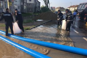 Imaginile dezastrului, in Prahova! Pompierii, eroii unei nopti de cosmar
