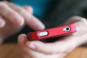 Prahovean şantajat de şeful său că publică fotografii nud cu el dacă îşi mai cere salariul