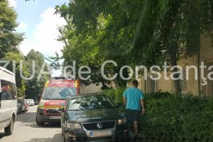 Pieton, lovit pe aleea Garofitei din Constanta. Intervine ambulanta SMURD 