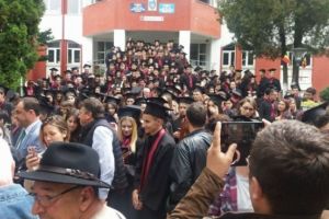 Absolvenţii de clasa a XII-a se pot înregistra la ANOFM pentru integrarea pe piaţa muncii. Ce facilităţi financiare pot obţine