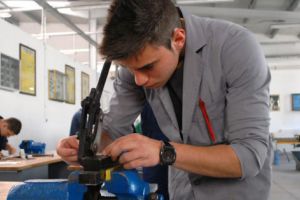 260 de locuri libere în învăţământul profesional