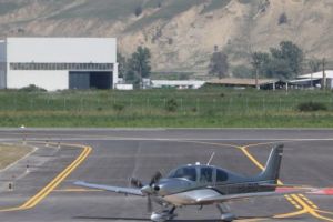 În tur al pistei Aeroportului “Transilvania” Tîrgu Mureş