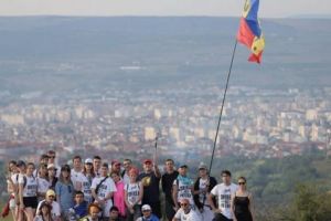 Flacăra Unirii, purtată în Marşul Centenar prin Mureş