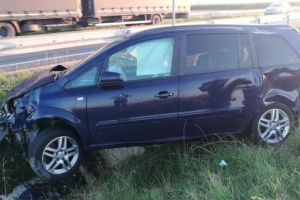 Masina rasturnata pe E70, la iesire din Plosca spre Peretu