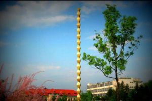 DOSAR PENAL. Și-a SCRIS NUMELE pe COLOANA INFINITULUI. Turistul „ANDI” e căutat de POLIȚIE