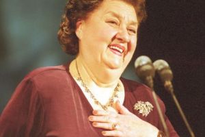 TAMARA BUCIUCEANU i-a dat o BĂTAIE soră cu moartea! O divă de la noi şi-a luat-o pe coajă după ce a furat cireşe de la marea actriţă