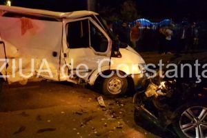 Imagini de la eveniment. Accident rutier grav pe bulevardul IC Bratianu din Constanta, in zona Politiei Rutiere. Doua persoane au fost ranite (galerie foto)