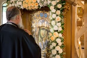 Înaltpreasfinţitul Părinte Varsanufie: „În Arhiepiscopia Râmnicului au fost aşezate mai multe copii ale unor icoane făcătoare de minuni pentru a o cinsti pe Maica Domnului şi a mărturisi minunile săvârşite înaintea acestor icoane”