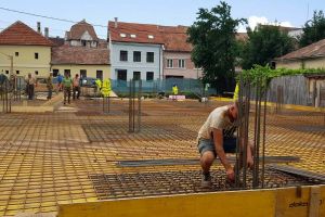 Cum va arăta un bloc nou ridicat în centrul istoric al oraşului. Cât costă apartamentele