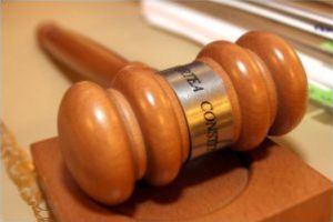 USR a sesizat Curtea Constituţională în legătură cu modificările aduse Codului administrativ