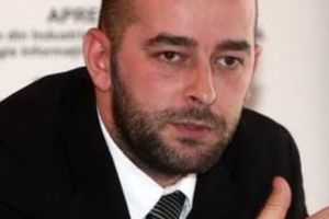 „Șerifii” din Poliţia Română. L-au încătuşat abuziv pe liderul Operatorilor de Transport şi au împuşcat o femeie
