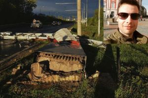 Opt persoane urmarite penal in cazul tanarului strivit de poarta de intrare din Calea Lugojului