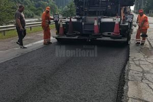 Covor asfaltic nou pe DN 17A, de la Suceviţa la Marginea