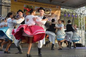 Dansaţi cu slovacii! Festivalul Folcloric Internaţional al Tineretului Slovac, la Valea Cerului