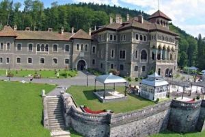 Un bărbat a murit după ce a căzut într-o fântână la Castelul Cantacuzino din Buşteni