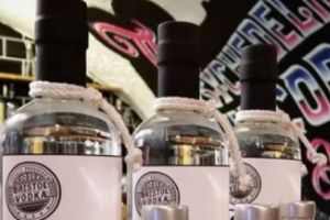 O fabrică de băuturi alcoolice la un pas de eşec total. Votcă retrasă de pe piaţă după valul de ctitici. Producătorul şi-a cerut scuze.