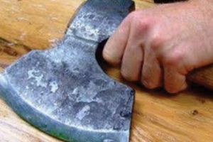 TEROARE în Focşani după ce o adolescentă a fost lovită cu un TOPOR!