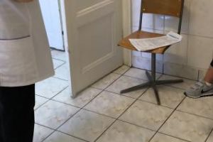 Cluj: A refuzat să îşi interneze copilul la Pediatrie 3 din cauza unui gândac - FOTO