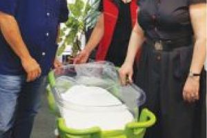 Donatie la Maternitatea Ploiesti: Pãtuturi pentru nou-nascuti si sute de lenjerii de pat