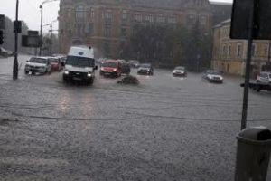 Inundaţii în mai multe zone ale Clujului - FOTO