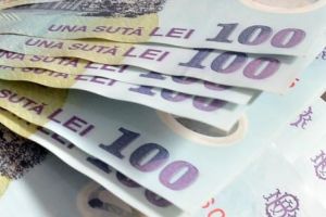 Bani pentru elevii de 10