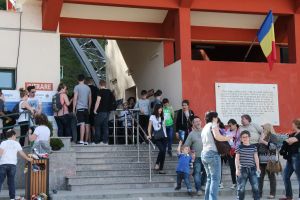 (GALERIE FOTO) Pată pe obrazul Devei. Cum sunt primiţi turiştii în Cetate: toalete defecte şi mirosuri pestilenţiale!