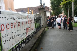 Poezia, din nou, la Bistriţa. Urmează zile pline cu versuri expresive şi muzică de calitate (FOTO)