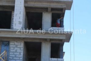 Ansamblul rezidential ridicat de Alezzi Beach Resort SRL, firma controlata de familia Zelca, va suferi modificari 