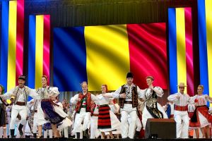 Junii Sibiului – spectacol extraordinar pe scena de pe lac în Muzeul în Aer Liber