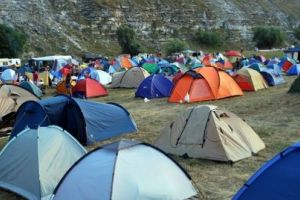 Vacanţa la cort, relaxare în mijlocul naturii