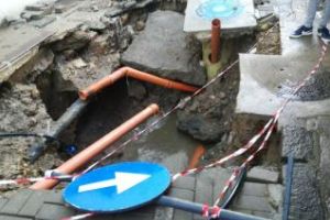 Cluj: Aşa arată o canalizare în centrul Clujului. Primăria şi Compania de Apă spun că nu e treaba lor - FOTO