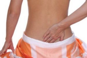 O femeie a trăit ani cu un animal ciudat în coloana vertebrală