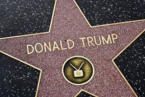 Cunoscutul actor de comedie George Lopez a făcut un gest NEPOTRIVIT  pe STEAUA lui Donald Trump de pe „Hollywood Walk of Fame”. FOTO în articol