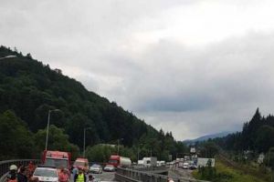 Tragic ACCIDENT la ieşire din Predeal! Șapte persoane au fost duse de urgenţă la spital