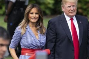 SUTE DE OAMENI PROTESTEAZĂ din cauza vizitei lui Donald Trump ÎN MAREA BRITANIE!