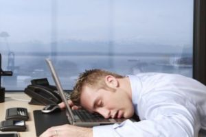 Dacă lucrezi după ora 22.00 trebuie să citeşti acest studiu! E suficient doar de trei nopţi pierdute ca organismul tău să cedeze!