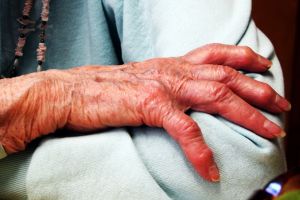 CORNĂȚELU: O bătrână a rămas fără economiile de o viaţă! Hoţii s-a recomandat prieteni cu fiul acesteia