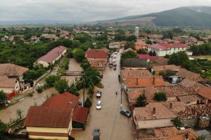 Proiectul „Solidaritatea”: Guvernul organizează tabere gratuite pentru copii şi tinerii proveniţi din familiile afectate de inundaţii