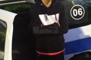 Patru indivizi, surprinşi în timp ce vandalizau maşini pe bulevardul George Enescu