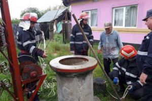 Barbat gasit decedat intr-o fantana, la Inotesti