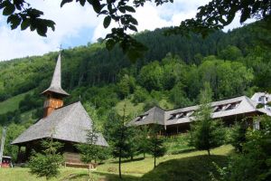 Mănăstirea Cormaia, oază de linişte sufletească în inima Munţilor Rodnei (FOTO)