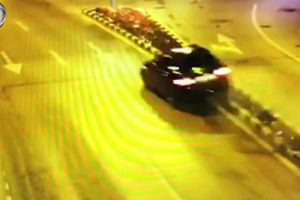 Manevre ca la raliu în centrul Sucevei, cu o maşină scăpată de sub control