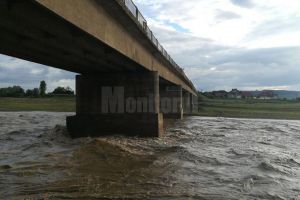 Mirela Adomnicăi anunţă începerea lucrărilor pentru construcţia unui pod provizoriu la ...