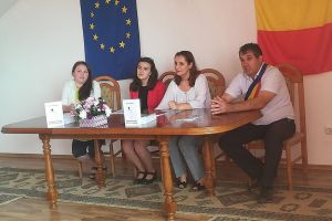 O elevă în vârstă de 15 ani şi-a lansat ieri primul volumul de poezie