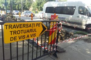 Cum a rezolvat primaria problema santierului periculos din zona Marasti: a inchis trotuarul!