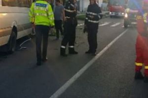 O FETIȚĂ a fost LOVITĂ de o maşină. VINOVATUL A FUGIT de la locul faptei
