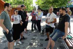 Let`s Do It, Romania! , actul I