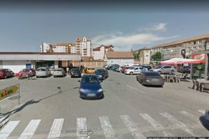 O maşină a luat foc în parcare la Lidl din Terezian